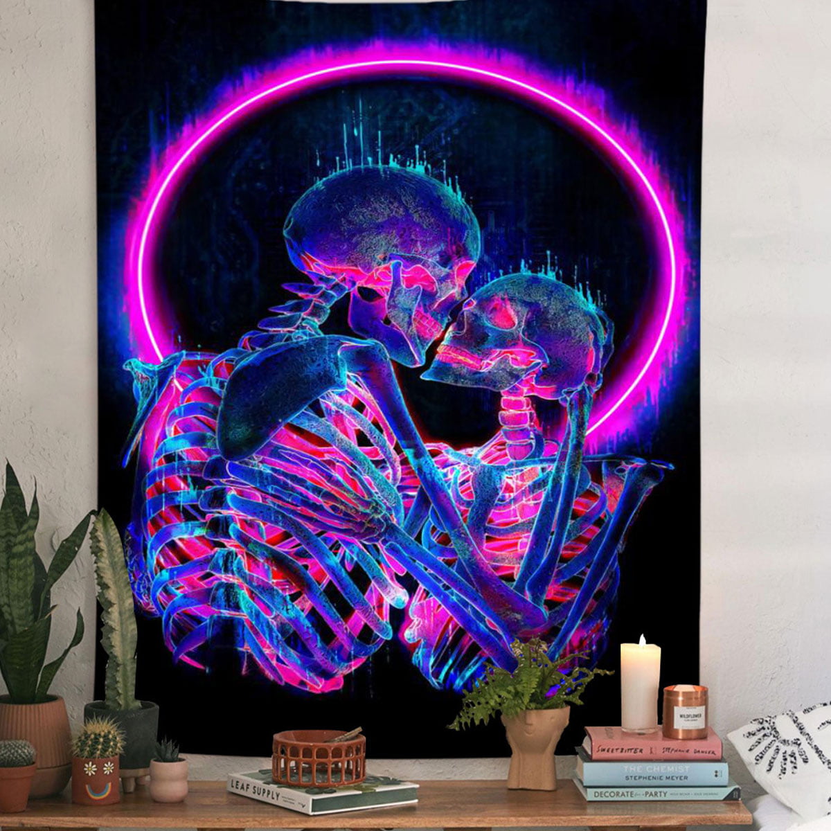  Manicer Blacklight Skull Tapestry, The Kissing Lovers