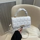 thumbnail image 3 of Bolsos populares de este año para mujeres 2025, bolso de hombro con forma de diamante de diseño de nicho de alto valor, bolso bandolera para mujeres, 3 of 5
