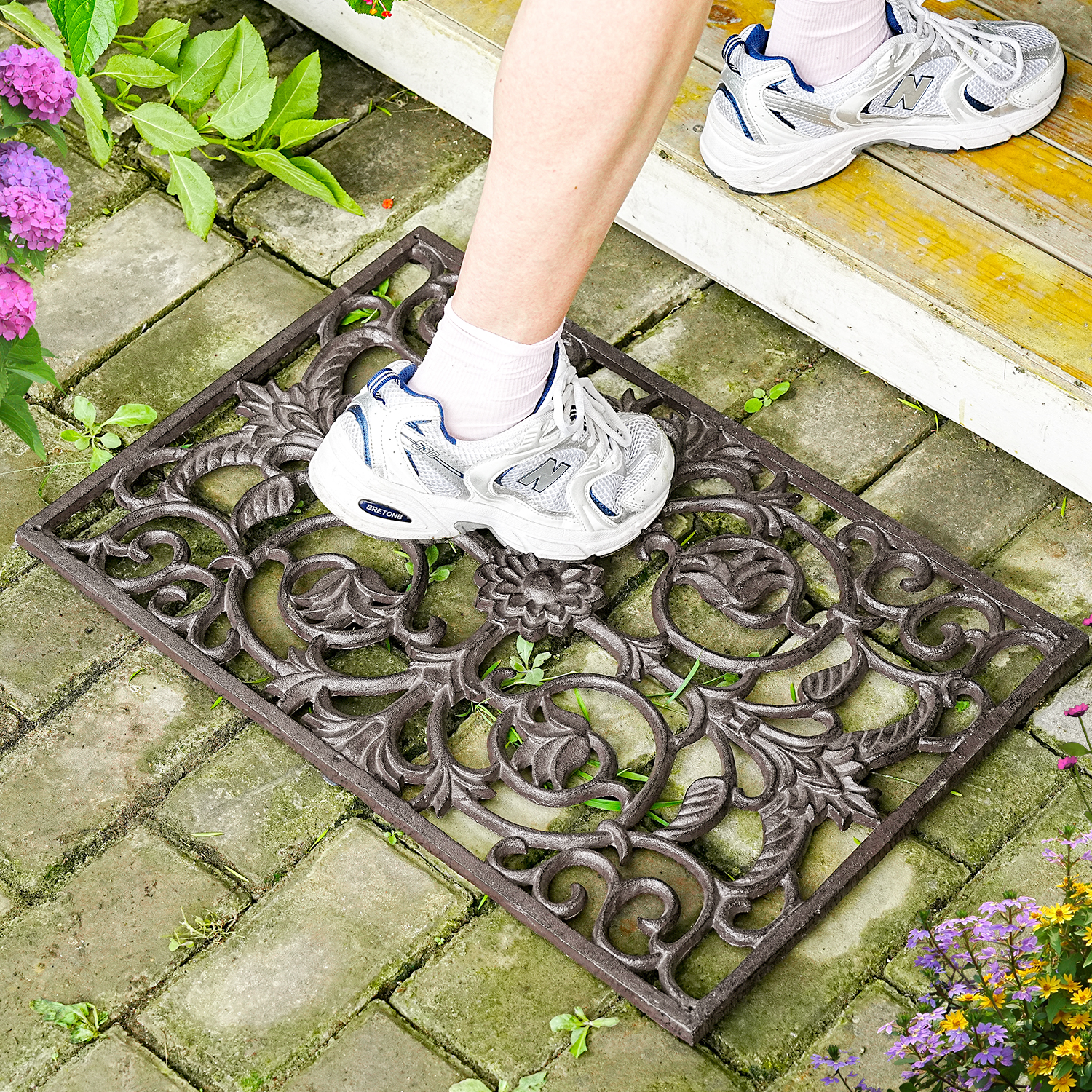 Sungmor Decorative Cast Iron Doormat, Heavy Duty Outdoor Entry Mat with Vintage Scroll Design, Weatherproof Non-Slip Metal Welcome Mat for Front Porch, Patio, Garden Entrance, Rustic Black Finish