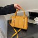thumbnail image 4 of Bolso de hombro para mujer Bolso bandolera de cuero PU Bolso retro Bolso bandolera (Amarillo), 4 of 4
