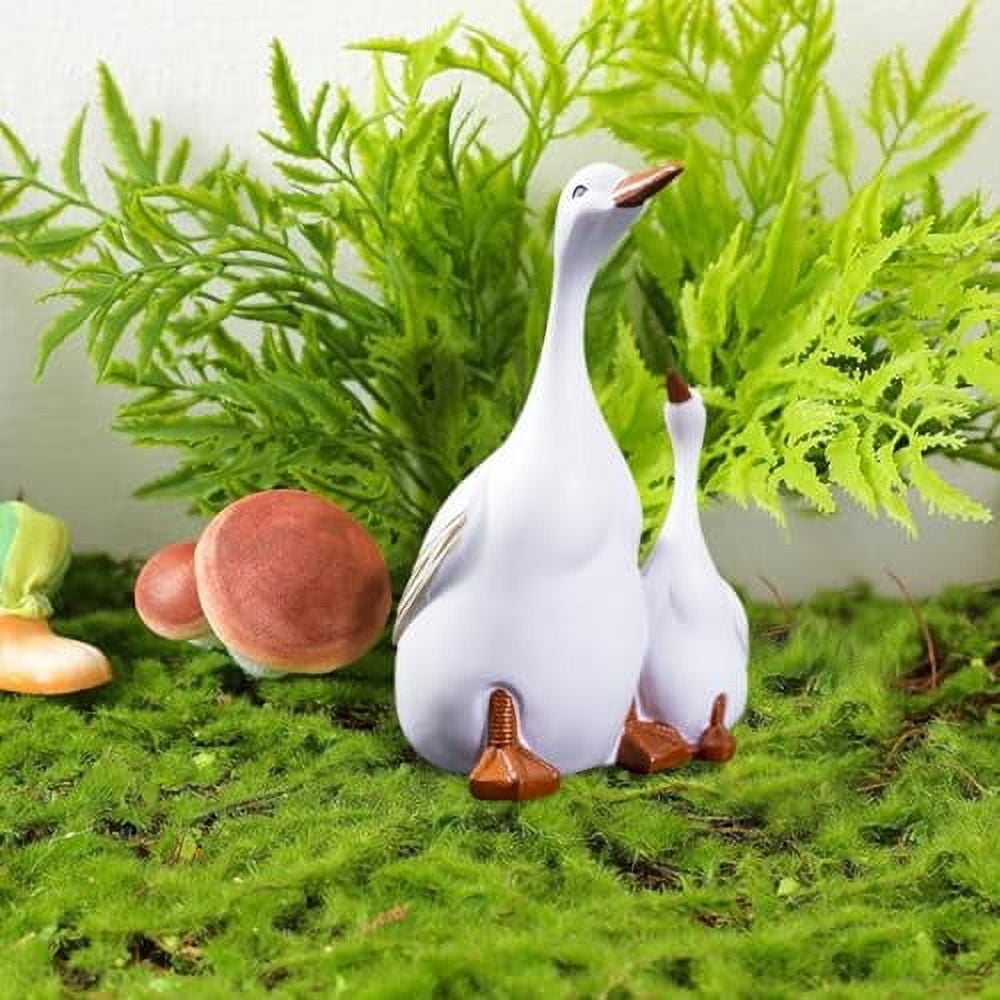 Voyyphixa White Goose Garden Statue Mother Duck and Ducklings Figurine Cute Animal Resin Sculptures for Lawn Patio Outdoor Yard Decor Table Living Room Bedroom Decoration (Large)