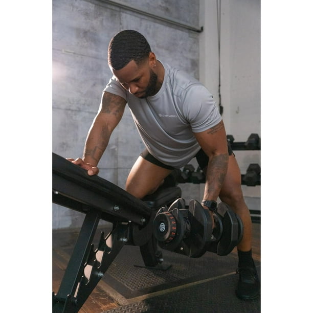 Groupe Fitness Et Bras Pour L'exercice Lunaire Dans Une Salle De