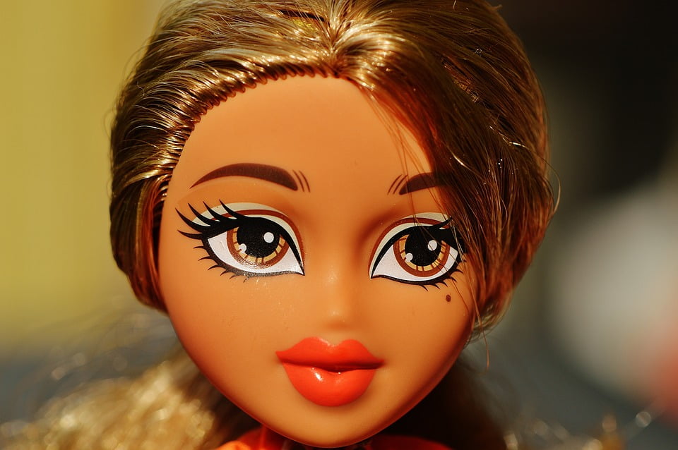 peg doll eyes