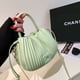 thumbnail image 2 of Bolso de diseño de nicho para mujer, bolso de mano tipo cubo plisado de primavera, bolso cruzado de hombro que combina con todo, 2 of 6
