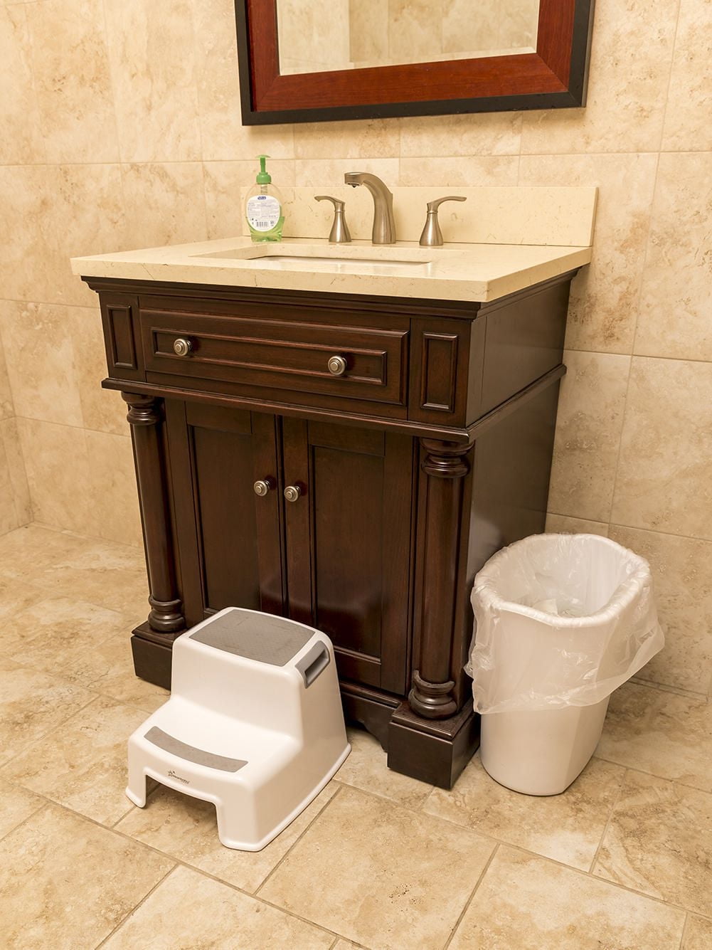 Escabeau 2 marches de Dreambaby® - Gris et blanc