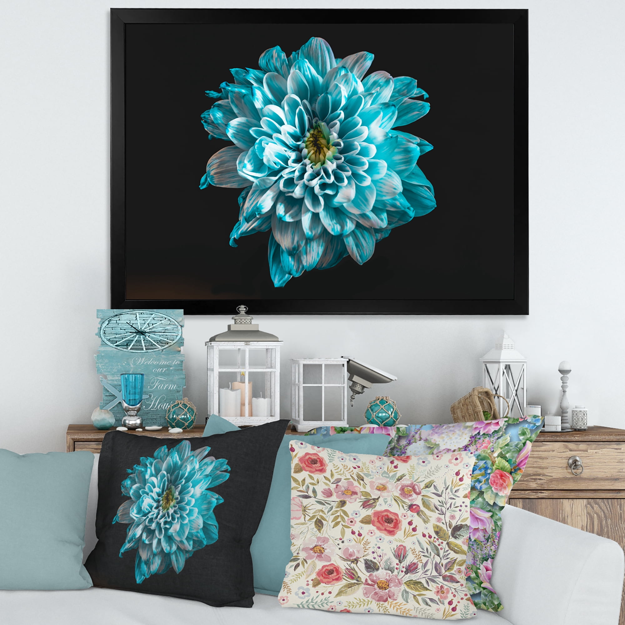 Designart 'Close Up Of Flower With White and Blue Petals' Traditional Framed Art Print