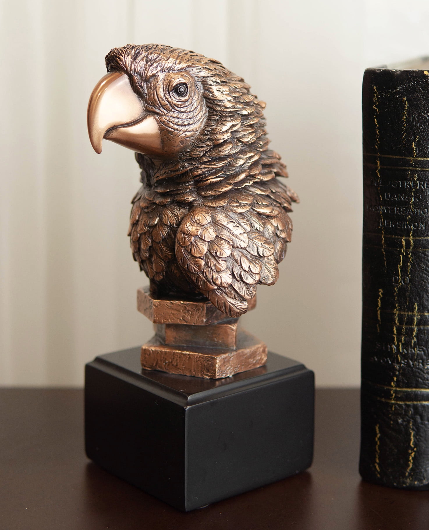 macaw parrot statue