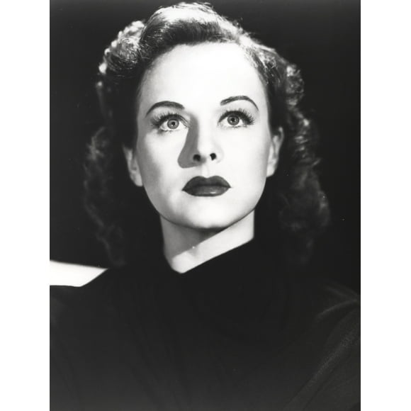 Paulette Goddard Portrait Photo Print (8 x 10)