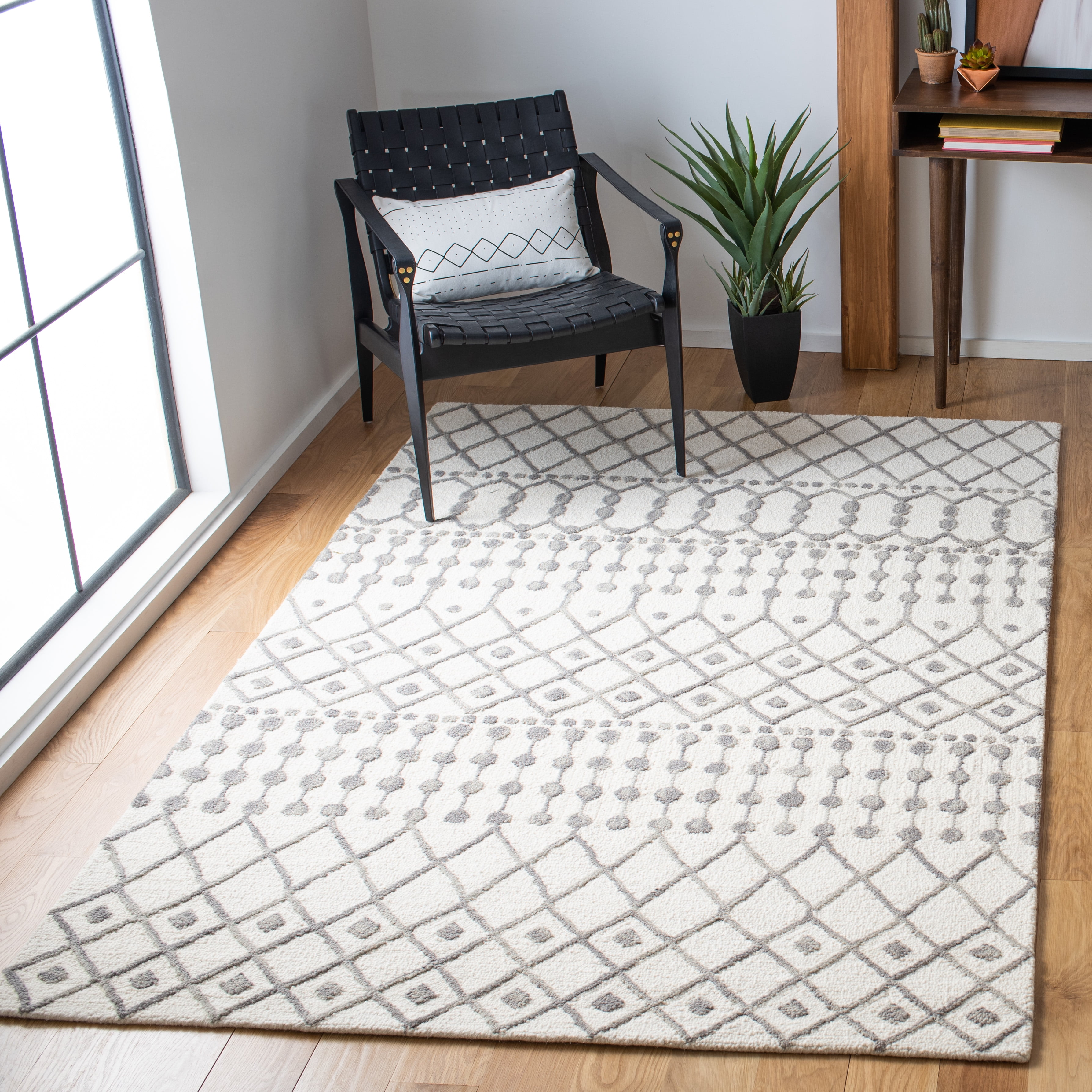SAFAVIEH Blossom Aspen Aztec Area Rug, Ivory/Grey, 6' x 9'