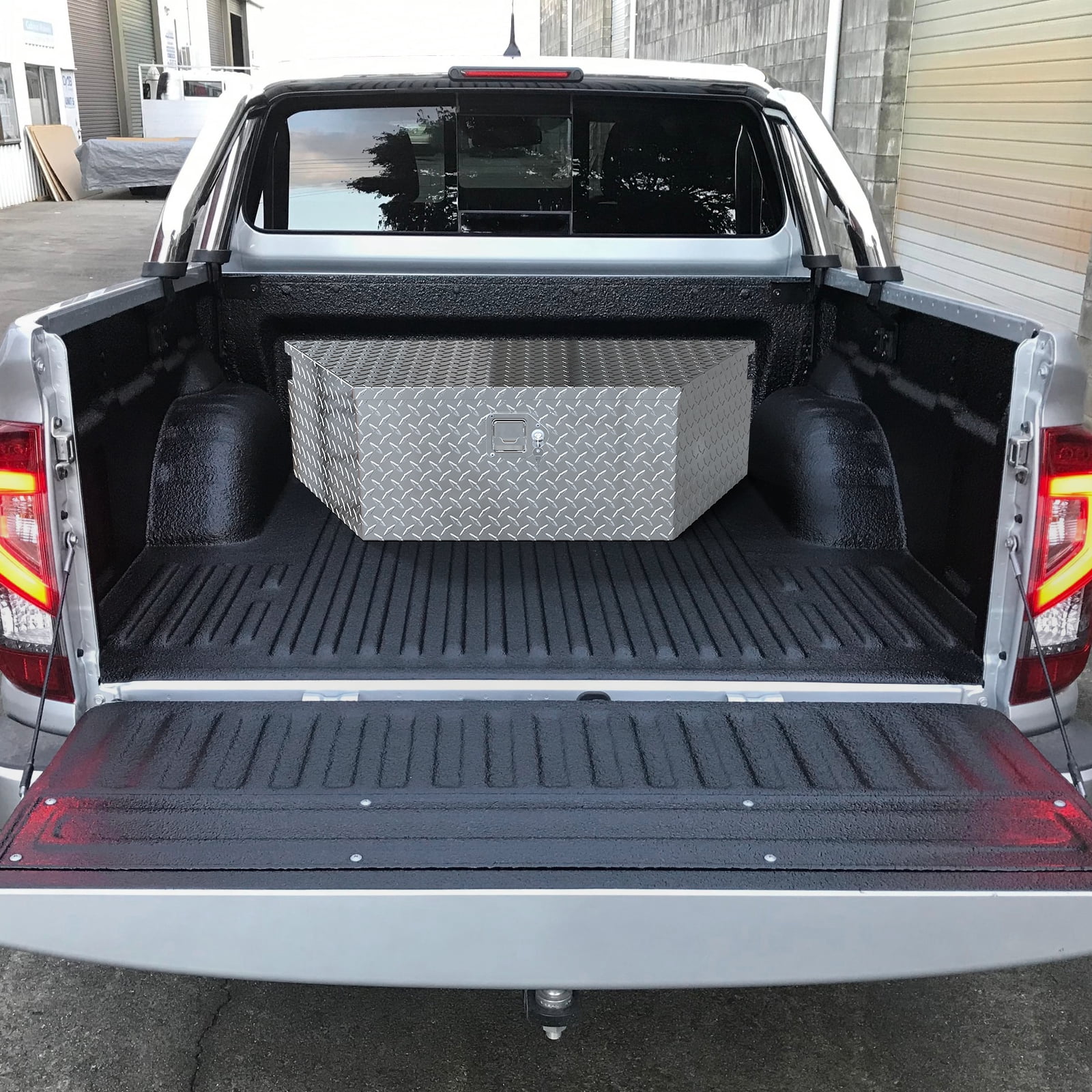 ‎TUFFIOM Lockable Tool Boxes and Organizers, Aluminum Alloy Silver, 39” x 18.3” x 11.8”