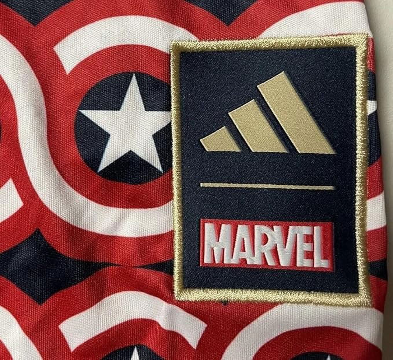 ADIDAS SHIRT MEN'S - SZ MEDIUM CAPTAIN AMERICA - SLIM FIT ATHLETIC TEE CREWNECK