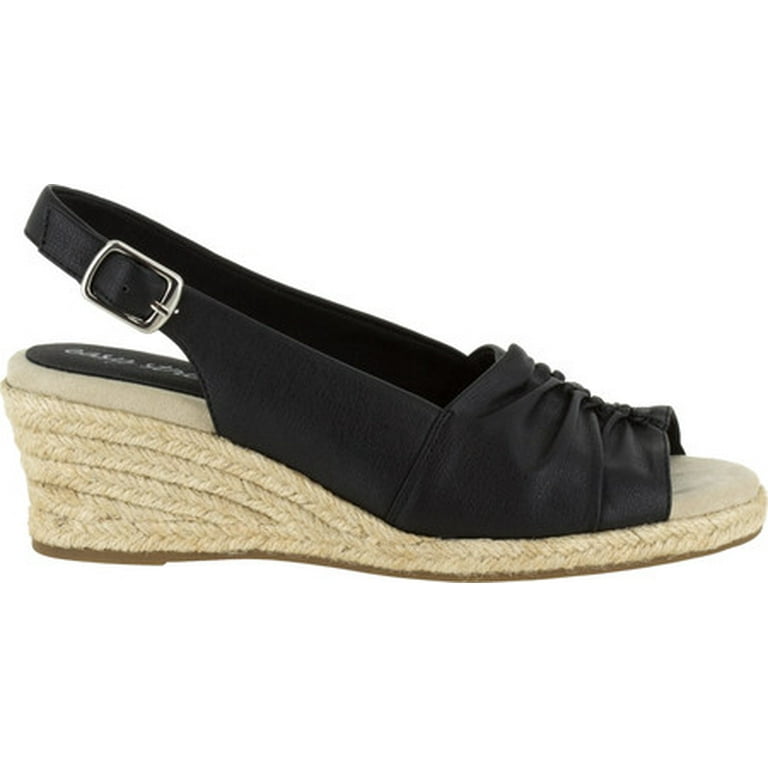 Easy street kindly sandals 2025