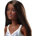 thumbnail image 3 of Muñeca Barbie de moda con estampado floral, 3 of 5