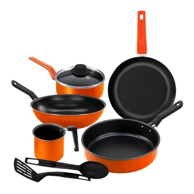 batería ekco anaranjado 96168 juego de cocina naranja EKCO con antiadherente de larga duración, mango remachado y cuerpo de aluminio; vista frontal de piezas visibles: sartén grande, sartén mediano, cacerola con tapa de vidrio, jarrita pequeña y 3 utensilios negros sobre fondo blanco, ideal para cocinar guisos, salteados y porcionar comidas para llevar.