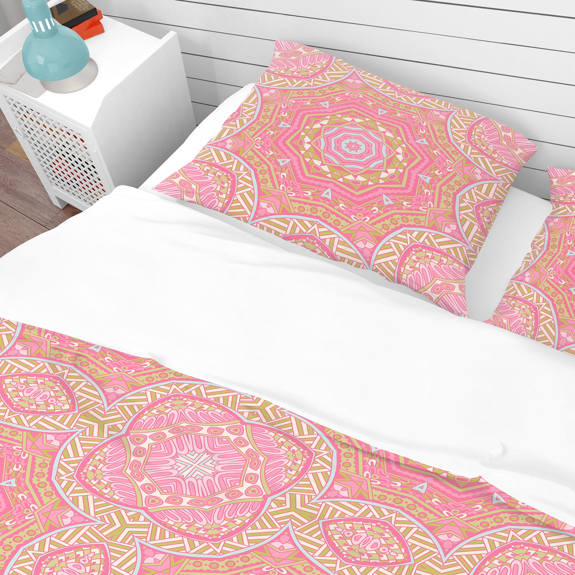 Designart 'Pink and Green Star Mandala' Bohemian & Eclectic Duvet Cover Set
