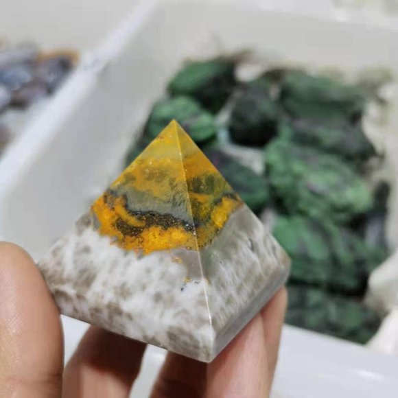 40~50Mm Natural Bumblebee Jasper Pyramid Crystal Pyramid Chakra Reiki Home Decor