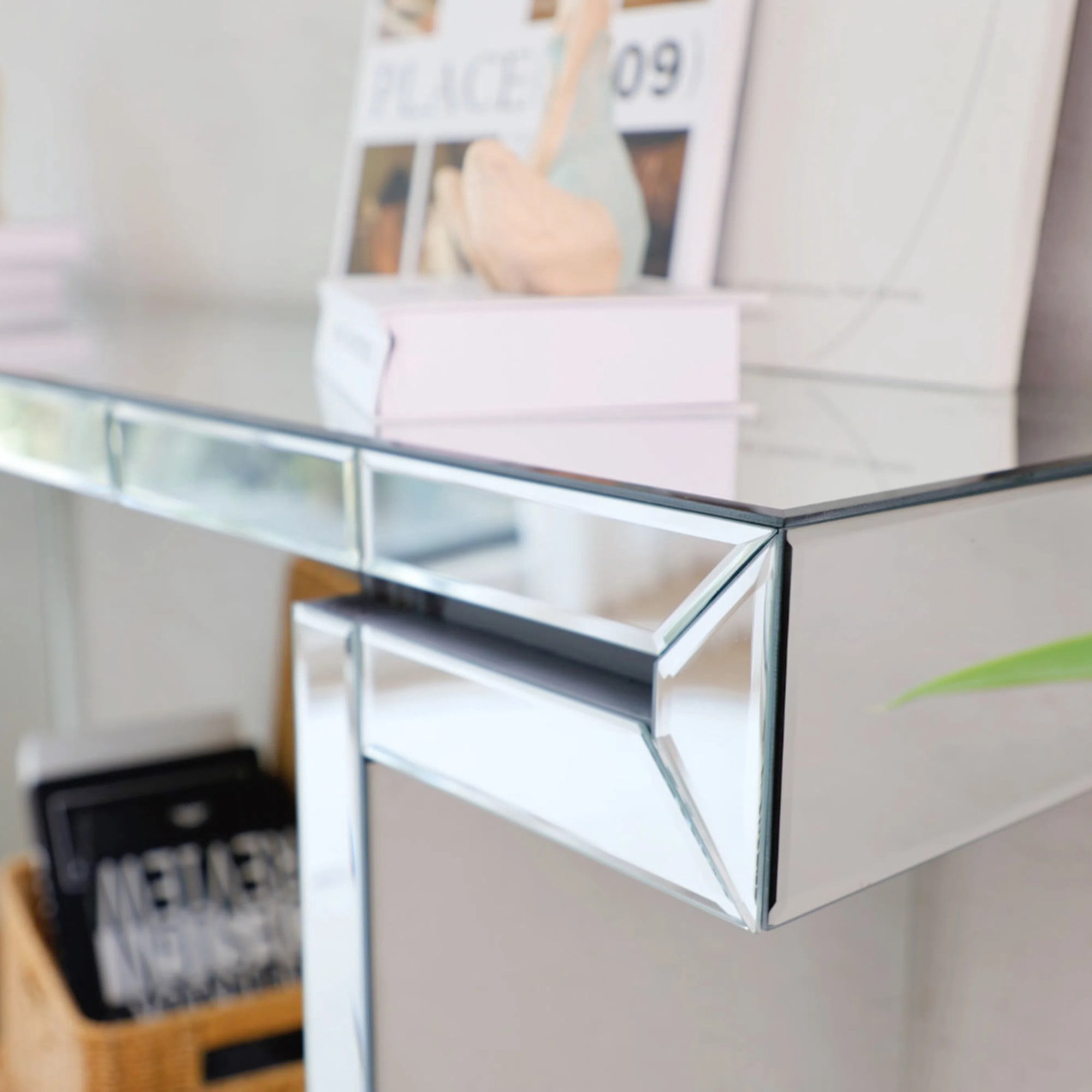 60 Inches Luxury Full-Length Mirror Console Table with Fluted Tempered Glass, Entryway Mirrored Sofa Table, Light Luxury Style, Scratch-Resistant, Reinforced Packaging (Silver)