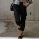 thumbnail image 2 of Joggers de satén para mujer, cintura alta elástica, múltiples bolsillos, pantalones tobilleros cónicos informales, negro S, 2 of 8