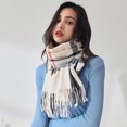 thumbnail image 4 of Bufandas a cuadros para mujeres y hombres Bufandas de otoño e invierno Bufanda de invierno con tacto de cachemira Bufanda a cuadros escoceses suave y cálida, 4 of 5