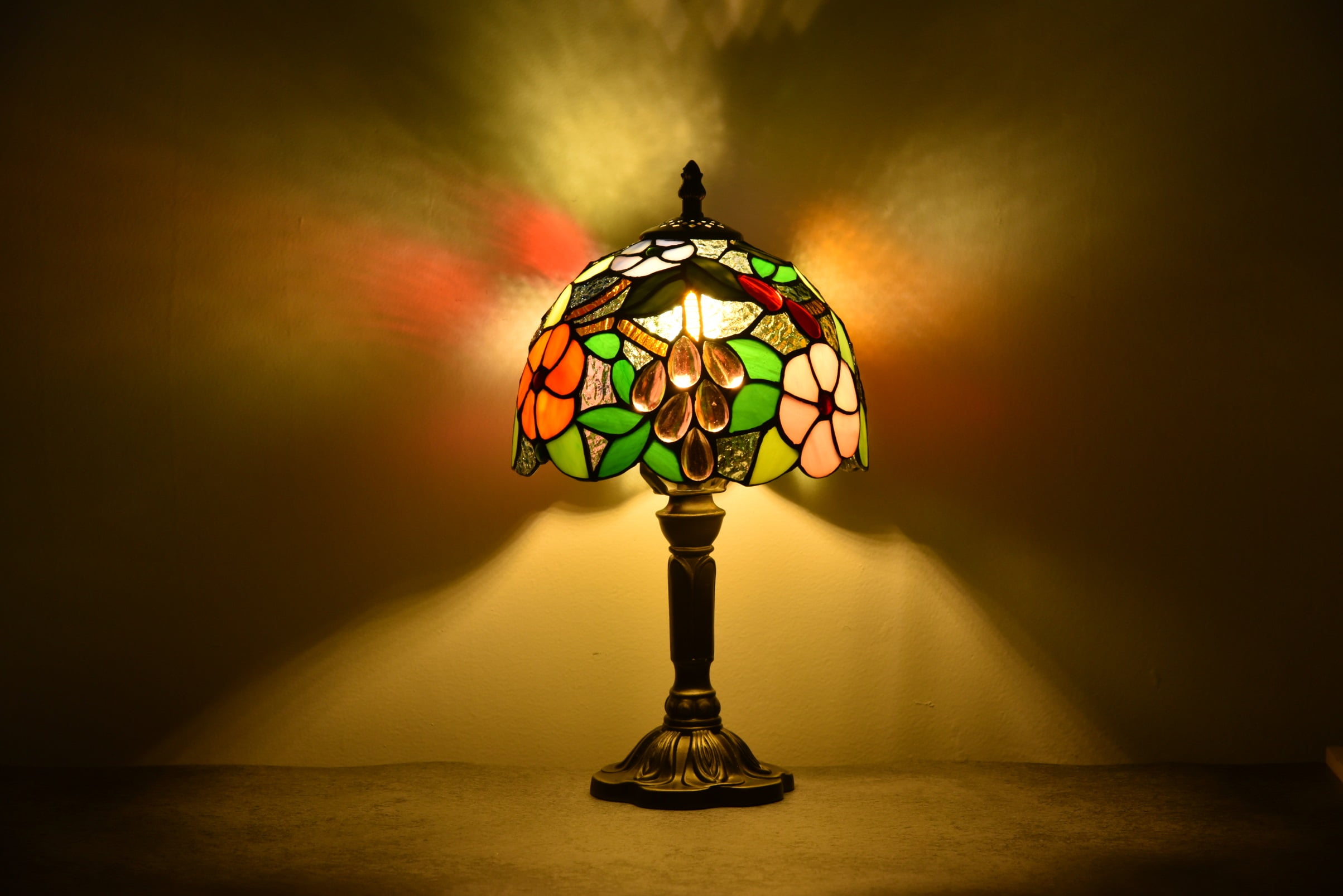 Chrlaon Tiffany Table Lamp Stained Glass Bedside Lamp for Living