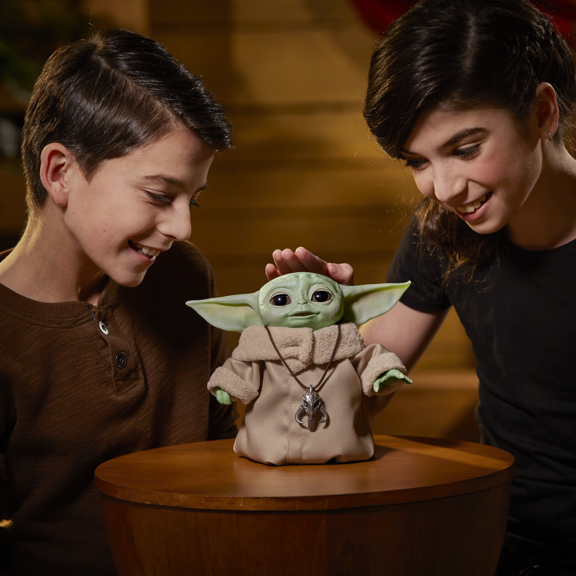 Figura Mandaloriana The Child Yoda Animatronic Interactive — Juguetesland