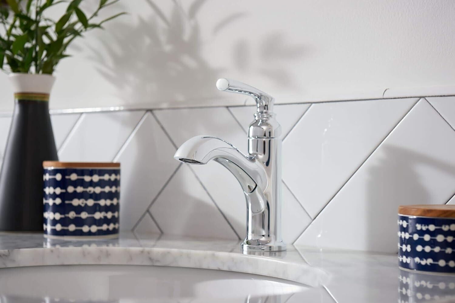 Moen 84535 Hilliard 1.2 GPM Single Hole Bathroom Faucet - Bronze