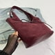 thumbnail image 5 of Bolso Hombro Ante WDOplteas para Mujer Con Bolsillo Interior Viajes Vino Rojo, 5 of 9