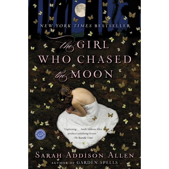 Pre-Owned The Girl Who Chased the Moon (Paperback) 0553385593 9780553385595