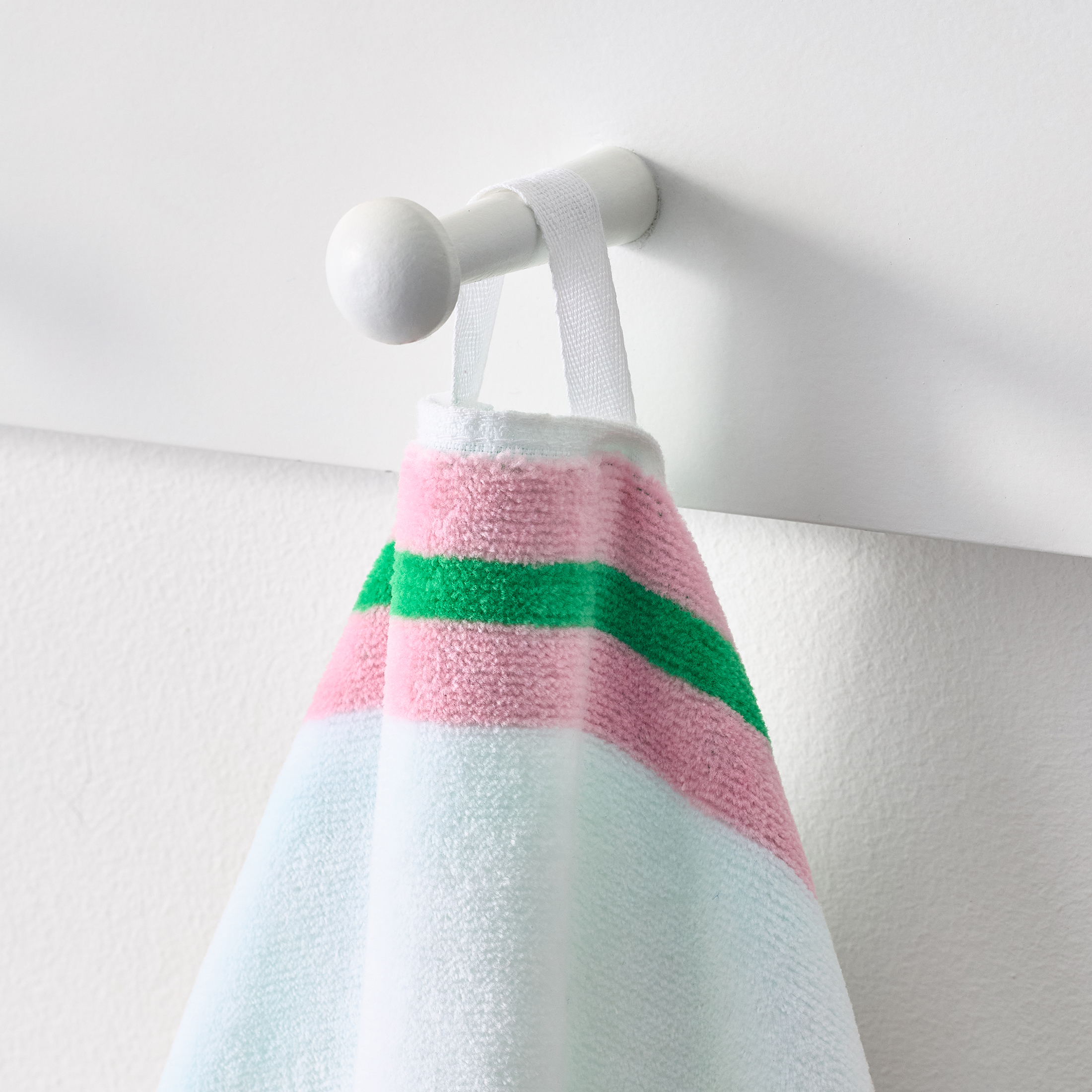 Better Homes & Gardens Coastal Resort Cotton Blend Beach Towel, 40 x 72 in, Pink & Green
