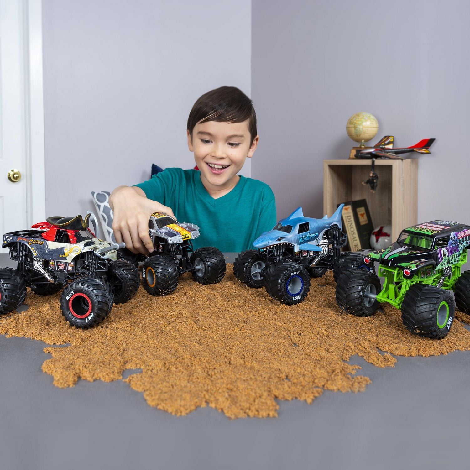 Monster Jam, Official Son-uva Digger Monster Truck, Die-Cast Vehicle, 1:24 Scale