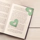 thumbnail image 4 of Marcapáginas de cuero con forma de corazón hecho a mano | Marcapáginas de lectura personalizado con funda de terciopelo | Regalo para amantes de la lectura, lectores y estudiantes, 4 of 5