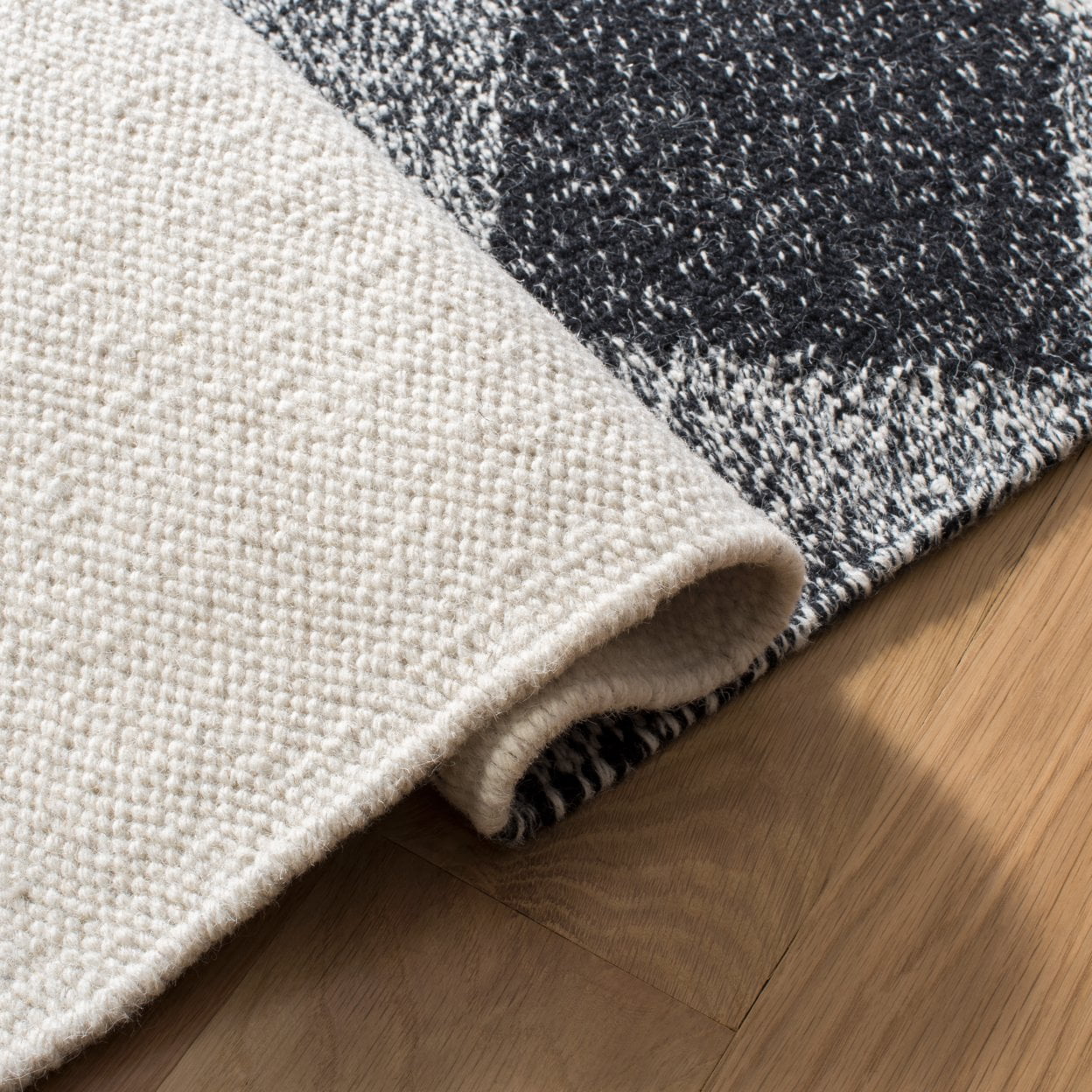 SAFAVIEH Kilim Milton Diamond Area Rug, Black/Ivory, 8' x 10'