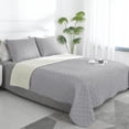 thumbnail image 1 of Juego de colcha reversible Easy-Going Full/Queen, gris claro y marfil, 1 of 8
