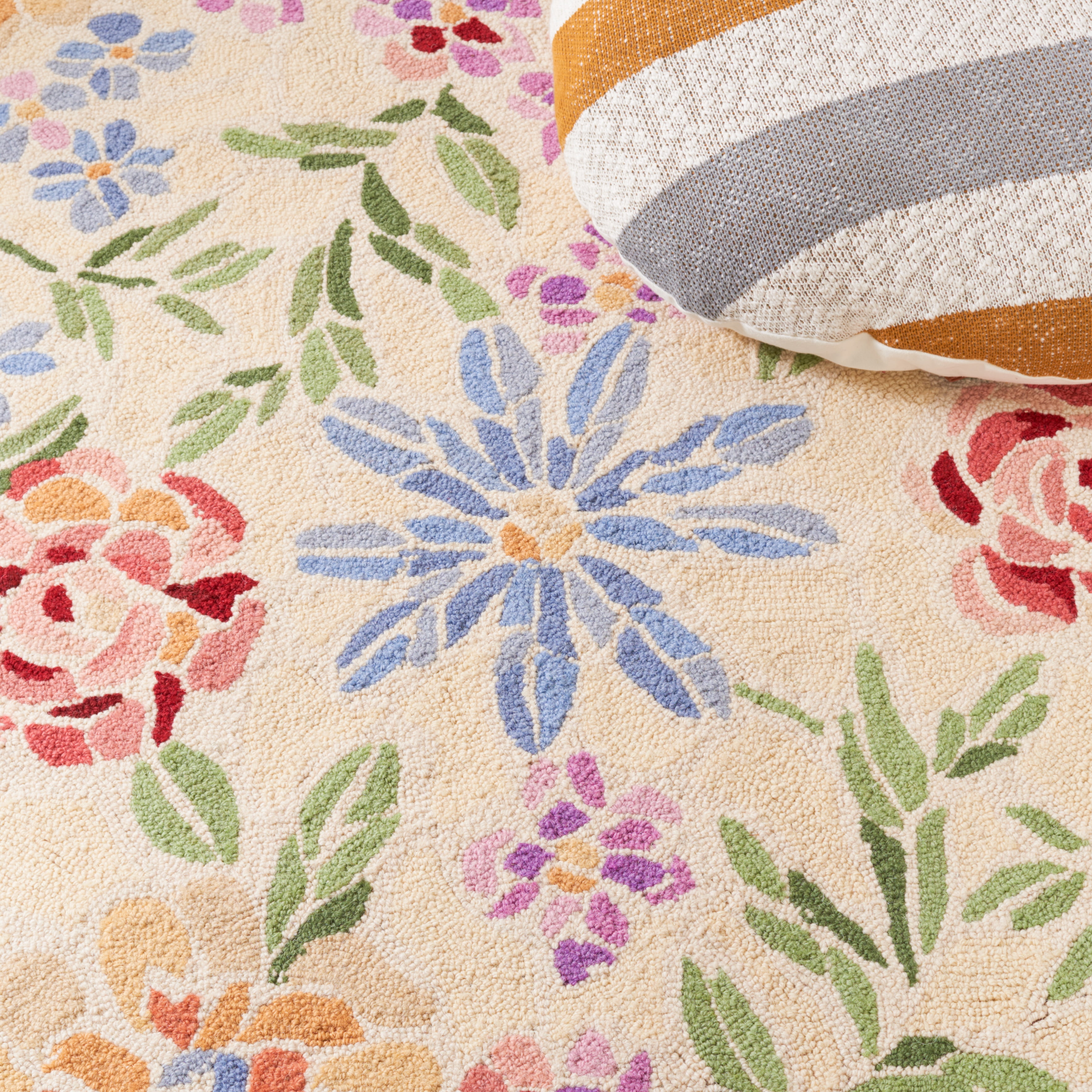Safavieh Chelsea Endika Floral Runner Rug, Ivory, 2'6" x 8'