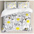 thumbnail image 1 of Juego de funda nórdica gris, flores de margaritas con abejas en primavera, pétalos de miel, floretes, pureza natural, juego de cama decorativo de 3 piezas con 2 fundas de almohada, amarillo y blanco, 1 of 4