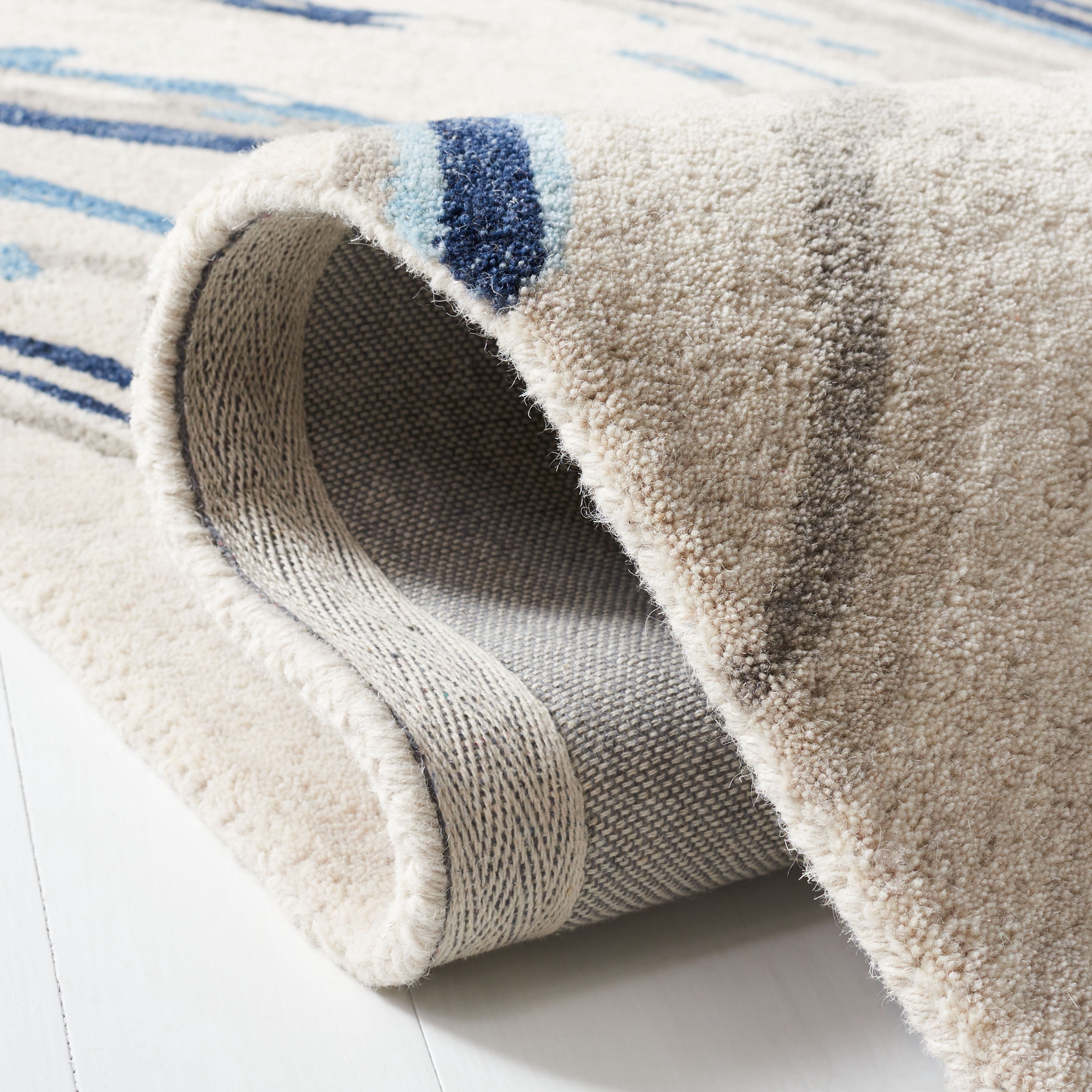 SAFAVIEH Soho Sybella Abstract Area Rug, Grey/Blue, 4' x 6'