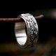 thumbnail image 2 of Anillo giratorio de acero inoxidable Anillo de acero de titanio con diseño retro de ojo de diablo europeo y americano para hombre, 2 of 5