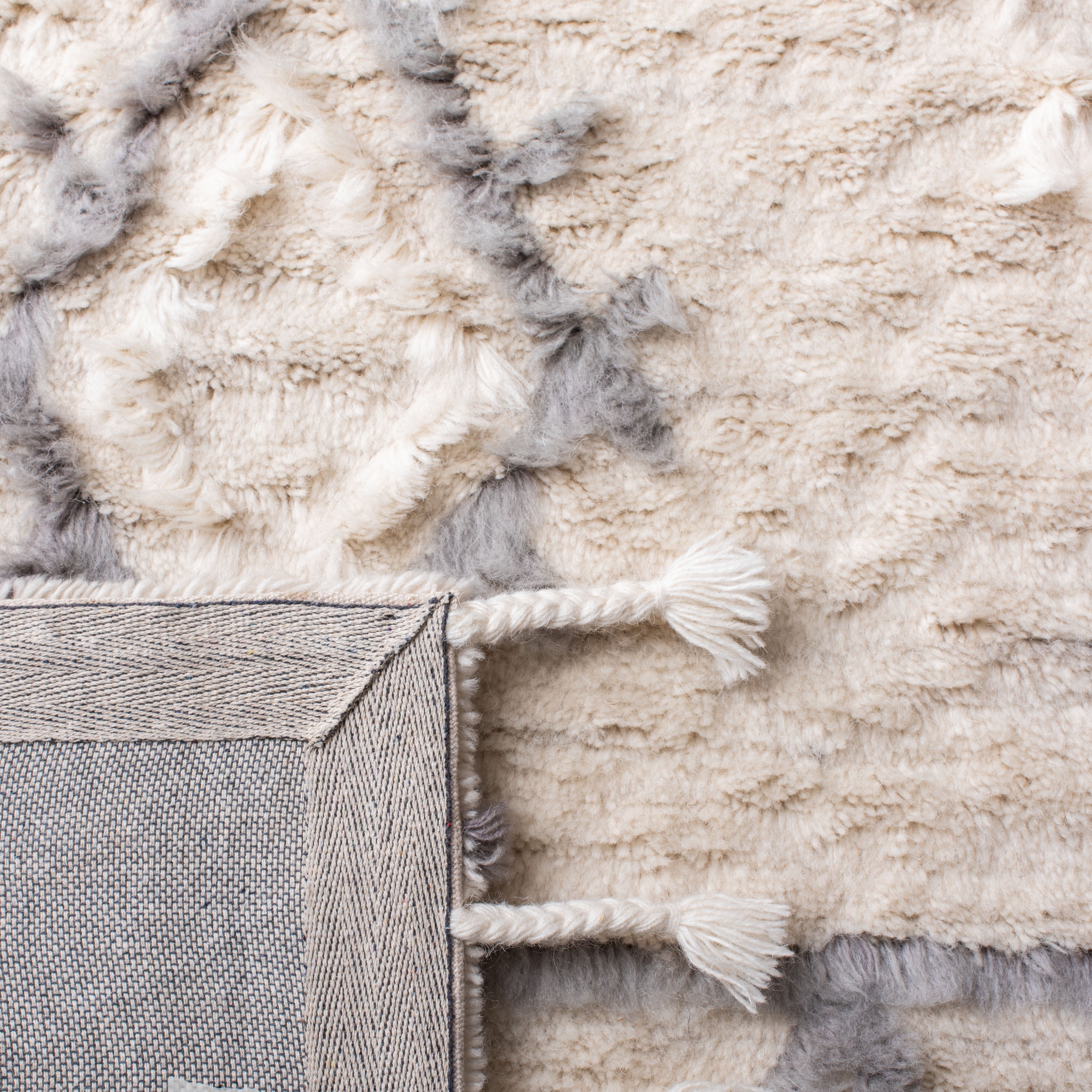 SAFAVIEH Casablanca Raeyln Geometric Wool Area Rug, Ivory/Grey, 6' x 6' Square