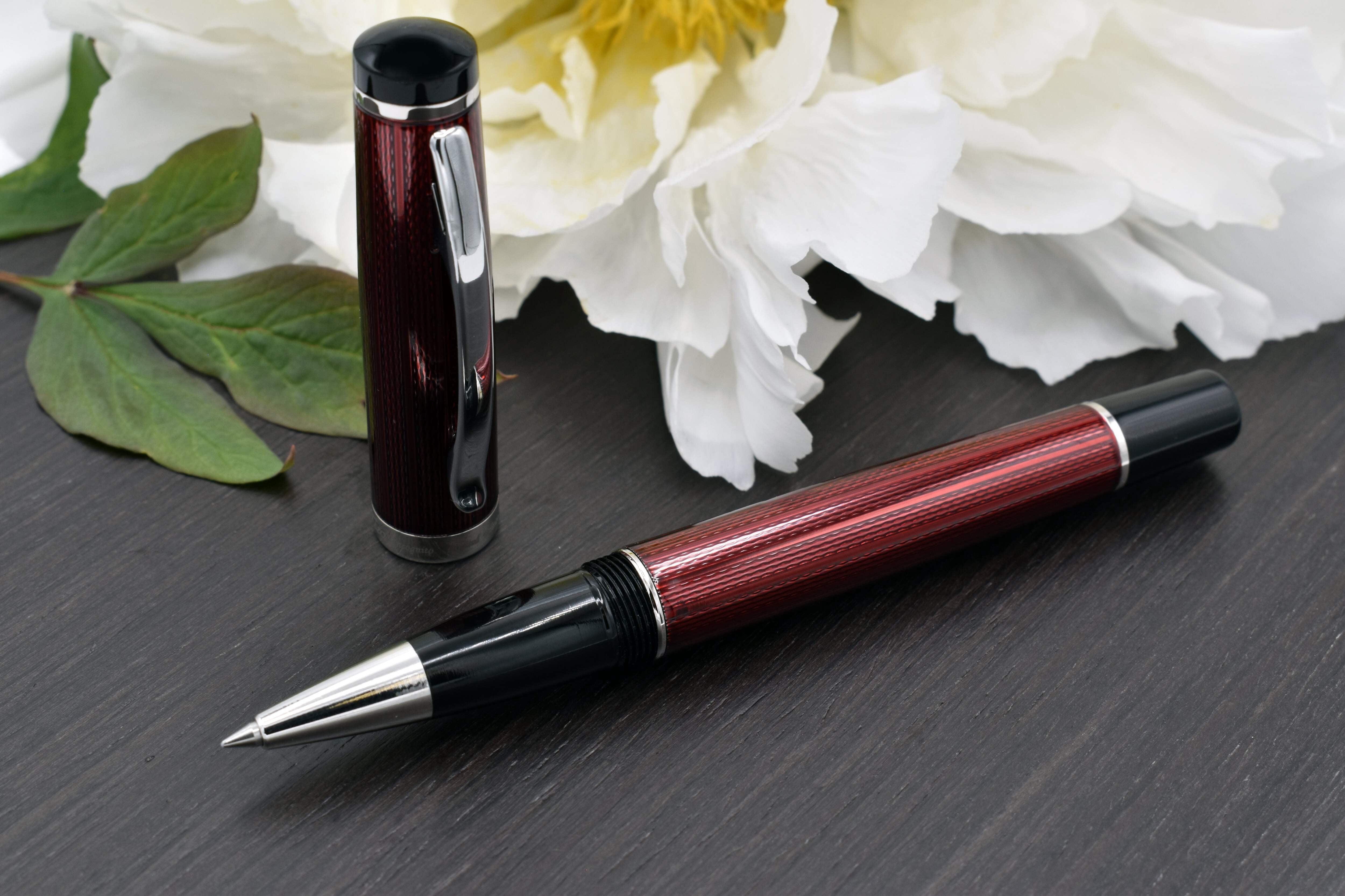 Xezo Xezo Incognito™ Diamond-Cut Lacquered Brass Rollerball Pen - Burgundy Red