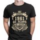thumbnail image 1 of Camiseta vintage para hombre, estilo Harajuku, cuello redondo, de algodón, con texto "60 Years Of Being Awesome", nacida en agosto de 1961., 1 of 7