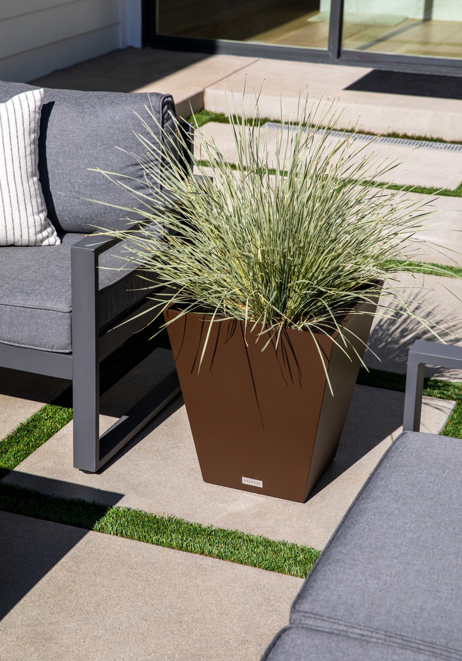 Veradek Pure Series Nobleton 22" Plastic Planter - Espresso