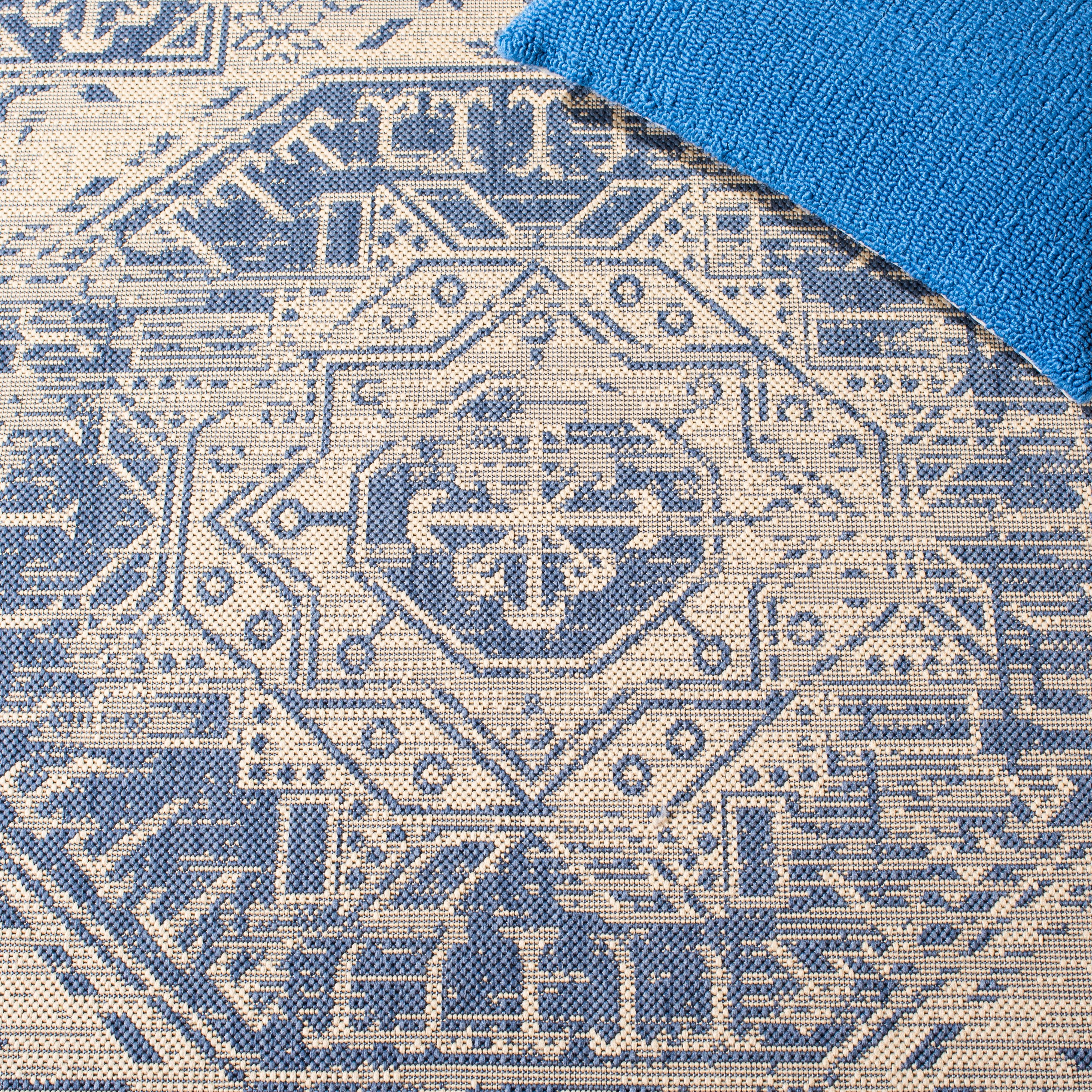 SAFAVIEH Courtyard Tangier Medallion Indoor/Outdoor Area Rug, Beige/Blue, 5'3" x 7'7"
