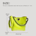 thumbnail image 4 of Bolsos de moda tipo cubo para mujer, bolsos y carteras de diseñador de lujo, novedad de 2023, bolso de hombro con correa de cadena gruesa y cierre de PU, 4 of 5