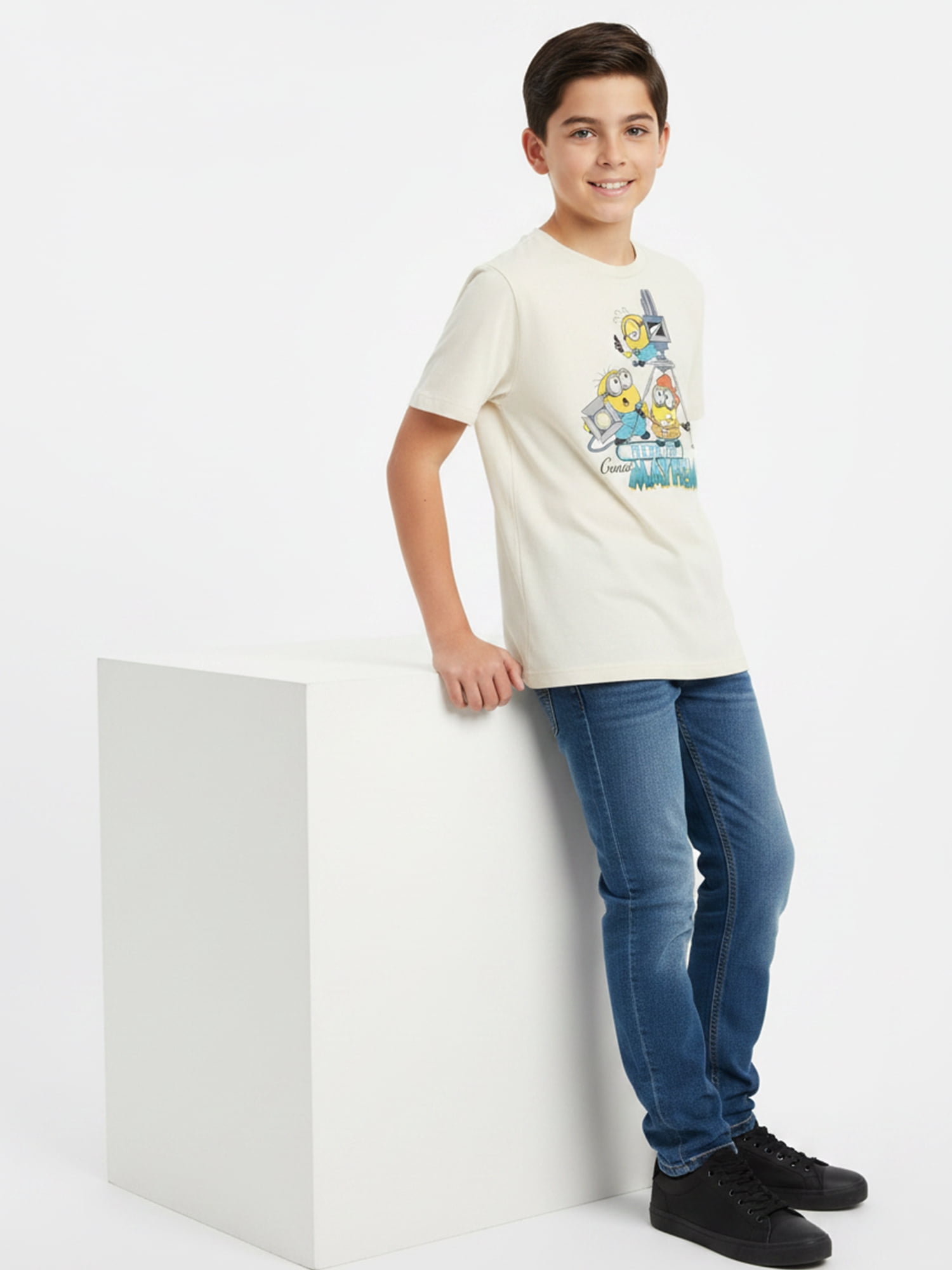 Dispicable Me Boys' Graphic Tee with Short Sleeves, Minion Mayhem, Sizes 4-18