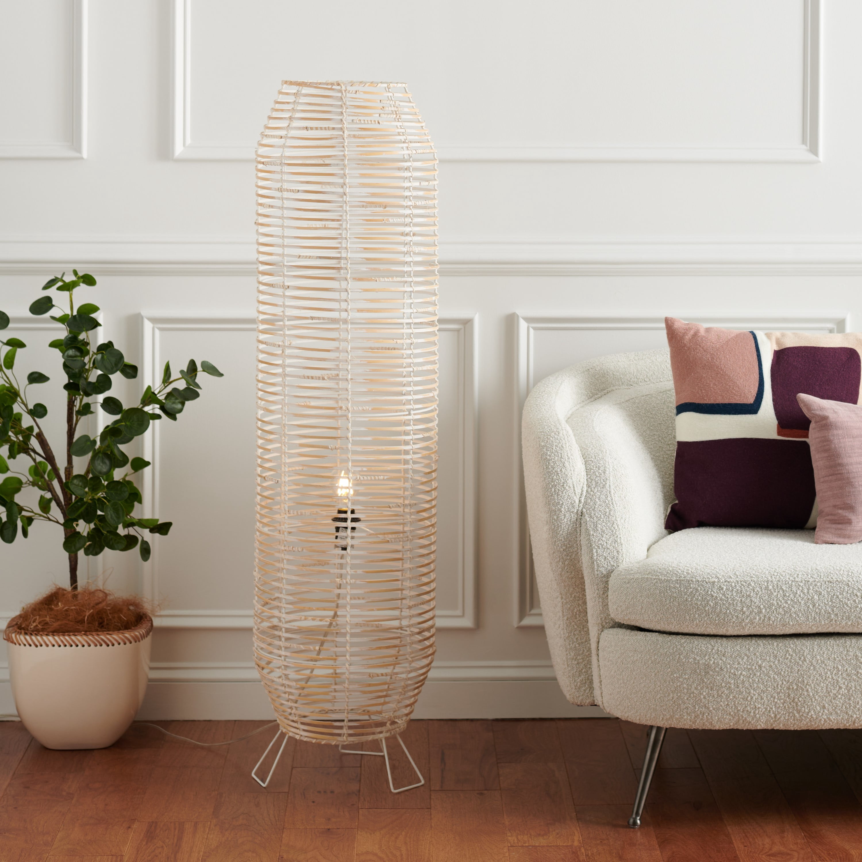 SAFAVIEH Wilde 50 in. Modern White Washed Rattan Floor Lamp with White Washed Shade