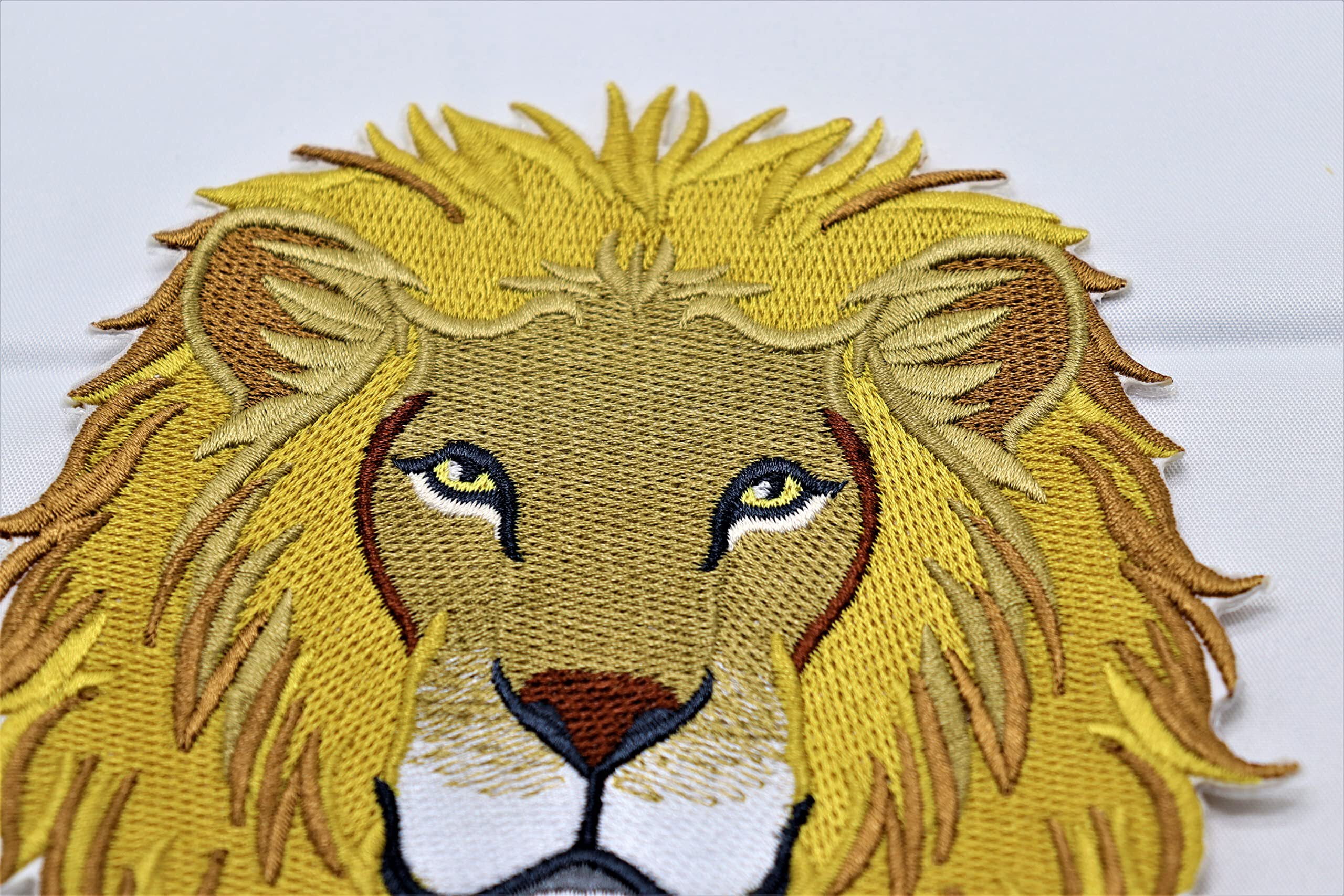 Animal Kingdom [Mighty Lion Face] Embroidered Iron on/Sew patch [5.32" X 5.58"]