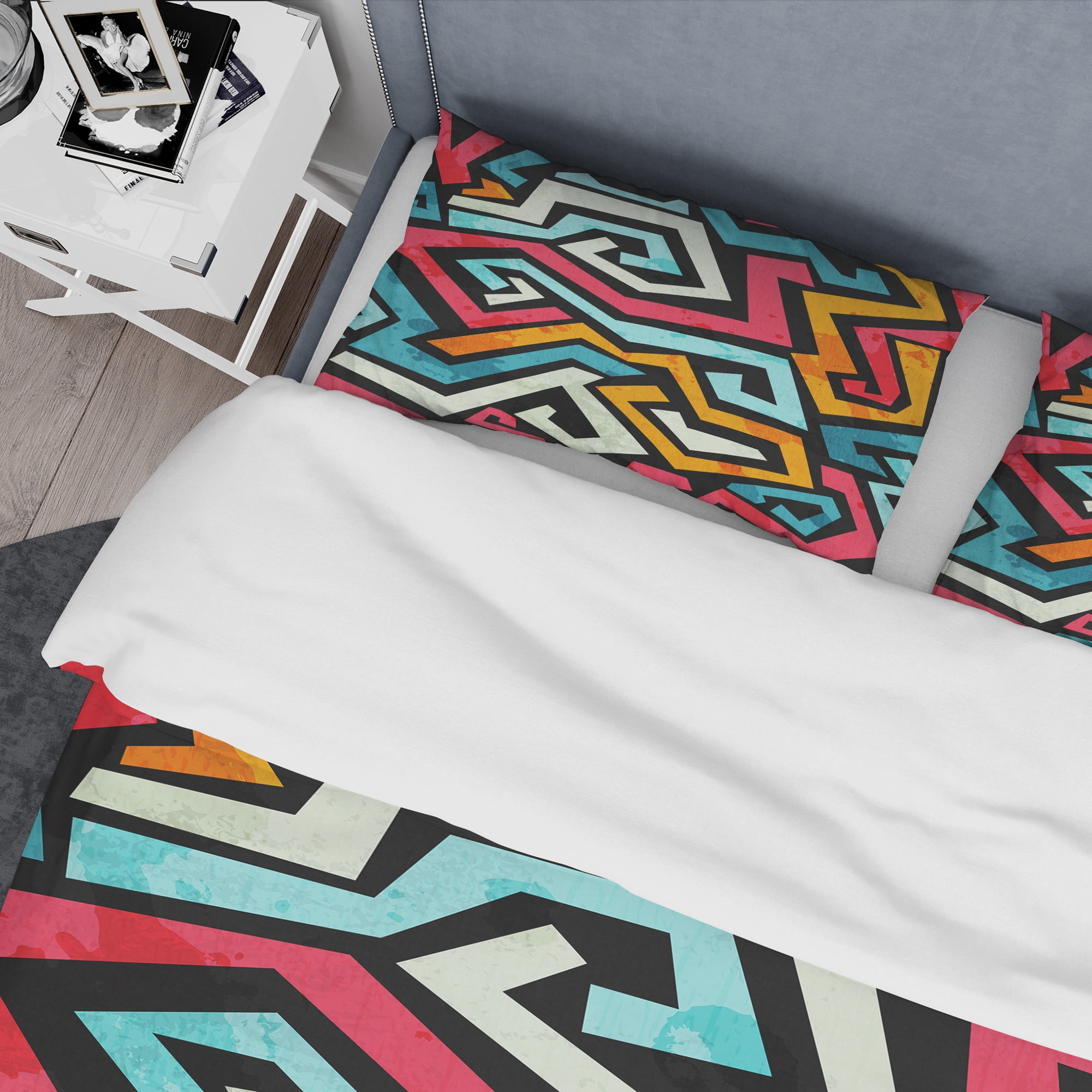 Designart 'Bright Graffiti Pattern with Grunge Effect' Modern & Contemporary Duvet Cover Set