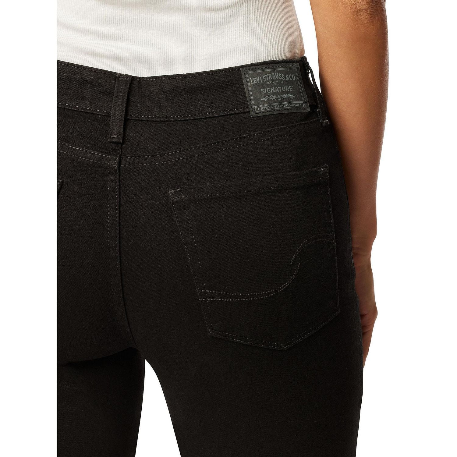 Levi Strauss Signature™ Women's Mid Rise Straight Jeans (Online only)