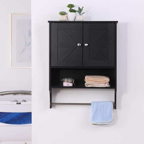 sobre el gabinete de almacenamiento del inodoro, gabinete de medicina de la granja con 2 puertas y estantes ajustables, negro gabinete de pared centrado: dos puertas con panel en X y pomos metálicos, estante abierto inferior con dos niveles y barra para toallas, acabado negro mate; estantes ajustables permiten guardar botellas altas o apilar artículos pequeños; a menudo usado también para organizar productos de limpieza o accesorios de baño.