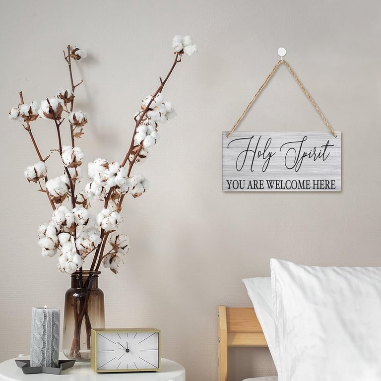Funny Wooden Sign 'Me I Need Some Help Around Here!' - 8x12 Inch Farmhouse Wall Decor, Housewarming Gift